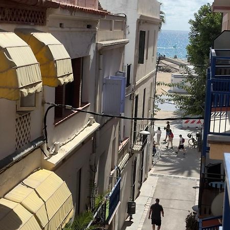 Sunny Flat In Sitges 30 Seconds To Beach, Balcony & Sea Views! Eksteriør billede