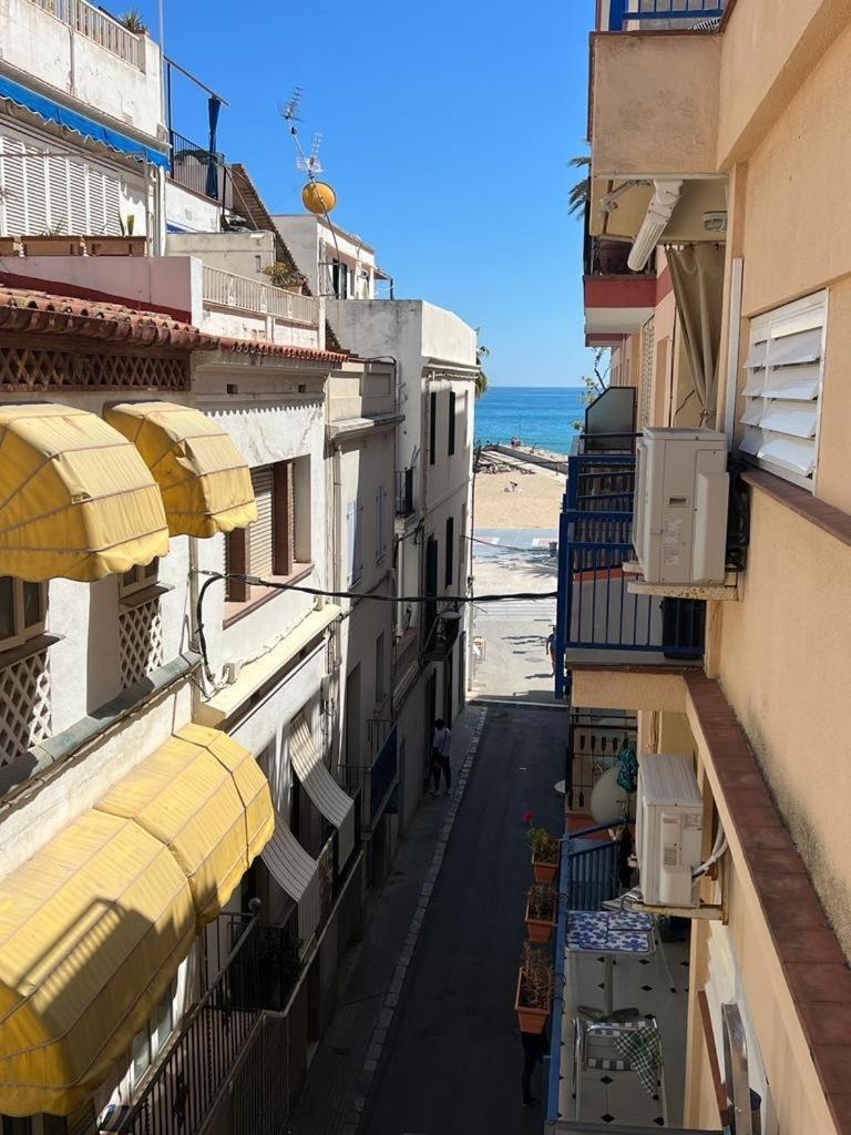 Sunny Flat In Sitges 30 Seconds To Beach, Balcony & Sea Views! Eksteriør billede