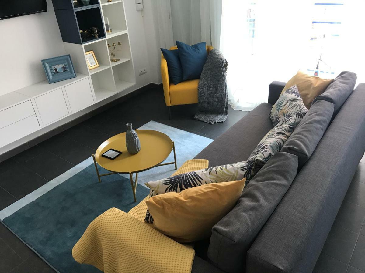 Sunny Flat In Sitges 30 Seconds To Beach, Balcony & Sea Views! Eksteriør billede