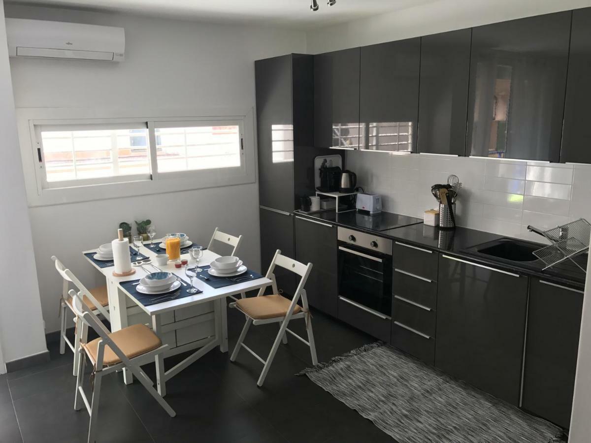 Sunny Flat In Sitges 30 Seconds To Beach, Balcony & Sea Views! Eksteriør billede