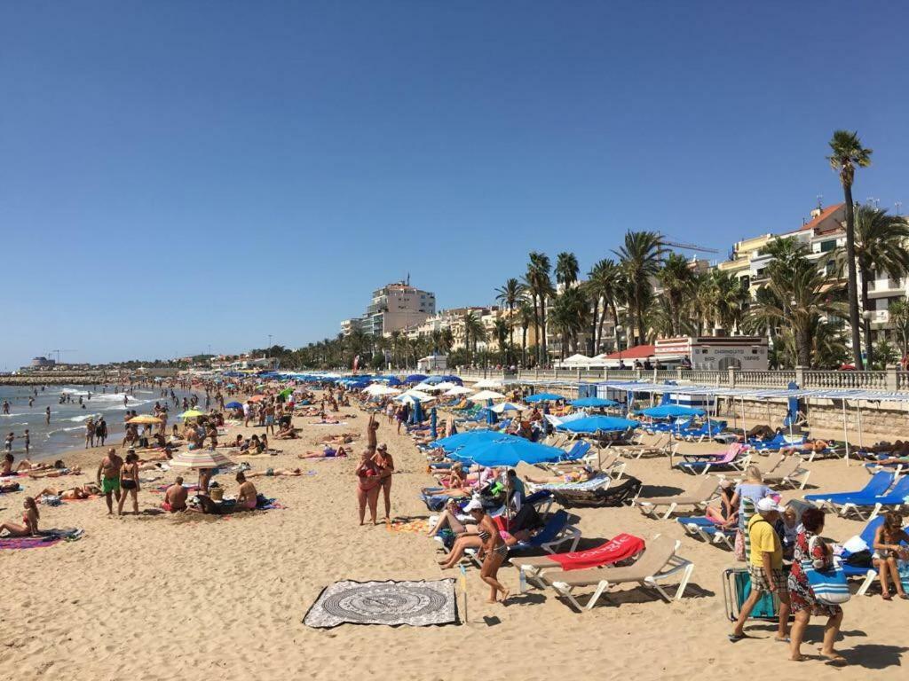 Sunny Flat In Sitges 30 Seconds To Beach, Balcony & Sea Views! Eksteriør billede
